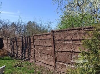 Демонтувати стару огорожу і зробити фундамент та нову огорожу