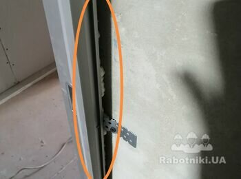Шпаклювання біля дверей прих. монтажу + фарбування стін 150 м.кв