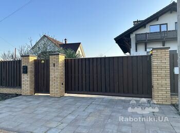 Обшить ворота и калитку террасной доской
