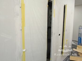 Малярні оздоблювальні роботи в офісі - шпатлівка, обої