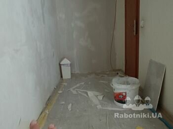 Малярні оздоблювальні роботи в офісі - шпатлівка, обої