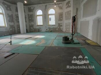 Укладка лінолеума, на підготовлену основу 270м клей + пайка