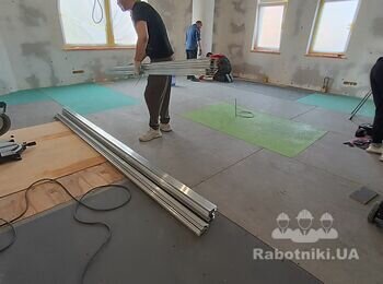 Укладка лінолеума, на підготовлену основу 270м клей + пайка