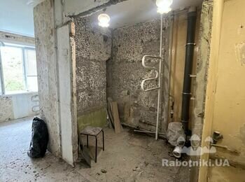 Укладка линолеума (55 кв2)и плитки в санузле(стены и пол)