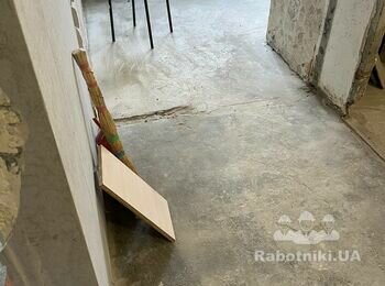 Укладка линолеума (55 кв2)и плитки в санузле(стены и пол)