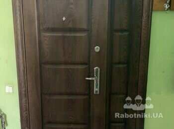 Демонтаж вхідних дверей