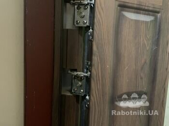 Демонтаж вхідних дверей