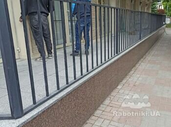 Фарбування металевого паркану
