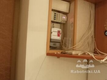 Дрібний ремонт, поклейка шпалер на стіни та стею 1 кімн квартира
