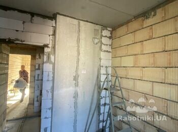 Машина штукатурка стін в місті Бровари