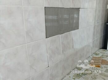 Переложить плитку на стене, заменить смесители, устранить течь