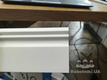 Укладання МДФ плінтусу в квартирі