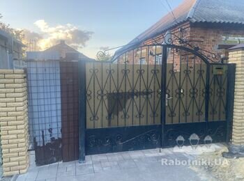 Изготовление кованной калитки и покраска ворот