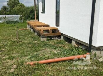 Подготовка и укладка тротуарной плитки и отмостки 85м2 + дренаж
