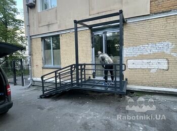 Миття цегляного фасаду мийкою високого тиску