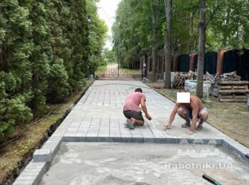 Фуговщик по затирке швов на керамограните