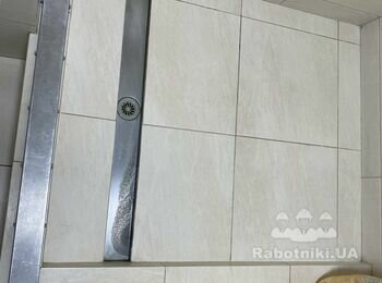 Заміна плитки на підлозі в душі і можливі пов'язані з цим роботи.
