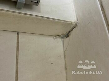 Заміна плитки на підлозі в душі і можливі пов'язані з цим роботи.