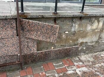 Поклеїти плитку збоку на пандус