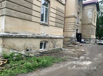Потрібно застелити бруківку