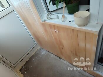 Снятие лака , грунтовка и покраска вагонки балкона