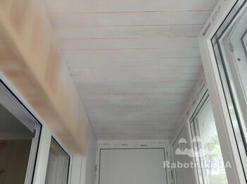 Снятие лака , грунтовка и покраска вагонки балкона