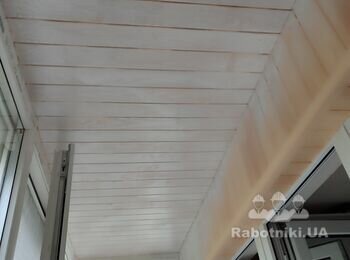 Снятие лака , грунтовка и покраска вагонки балкона