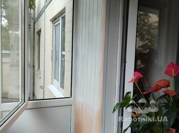 Снятие лака , грунтовка и покраска вагонки балкона