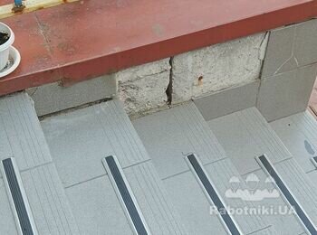Ремонт плитки входной группы в подъезд