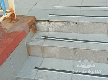 Ремонт плитки входной группы в подъезд