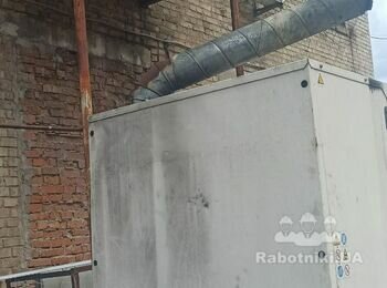 Необхідно вивести вихлопну трубу не дах будівлі, від генератора