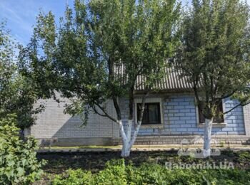 Потрібні будівельники, а саме монолітчики, кам'янщики, кровельники, ро
