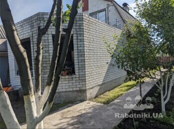 Потрібні будівельники, а саме монолітчики, кам'янщики, кровельники, ро