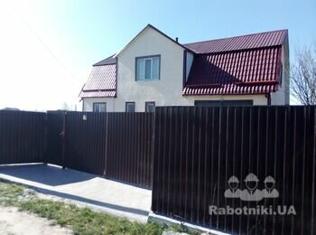 Монтаж паркану з металопрофілю