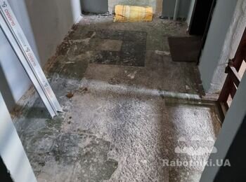 Покрасить входную группу, тамбур. Выровнять пол у лифта и в тамбуре.