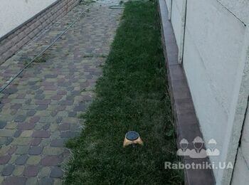 Викопати яму, та обкласти її кирпічем, залити кришку. Викопати траншею
