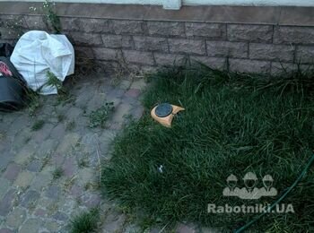 Викопати яму, та обкласти її кирпічем, залити кришку. Викопати траншею