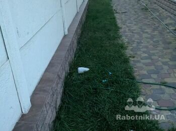 Викопати яму, та обкласти її кирпічем, залити кришку. Викопати траншею