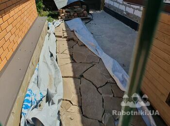 Вентильований монтаж плитки на цоколь 16м2, укладання плитки