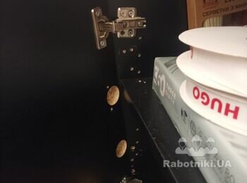 Ремонт дверцы тумбы в магазине