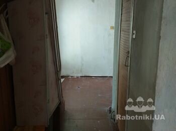 Зачистити частково шпаклівку та наклеїти шпалери
