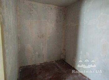 Зачистити частково шпаклівку та наклеїти шпалери