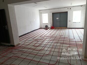 Влаштування стяжки з готової бетоної суміші близько 800 м2