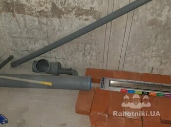 В ванной комнате положить плитку