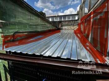 Закріпити зливи від протікання води