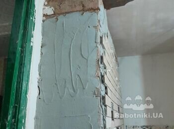 Укладка плитки, затирання швів, покраска стін