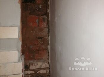 Укладка плитки, затирання швів, покраска стін