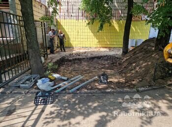 Необхідно викопати котлован 3х7,5м. Глибиною 0,5