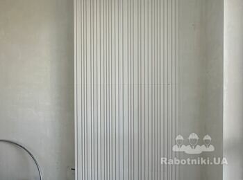 Покраска та замазка швов гипсовых панелей на стене