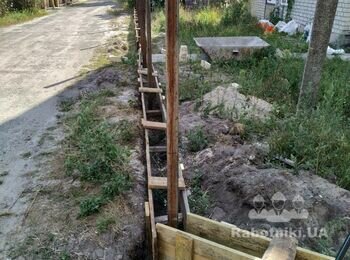 Паркан із профнастілу з відкатними воротами та каліткою(с. Проців)